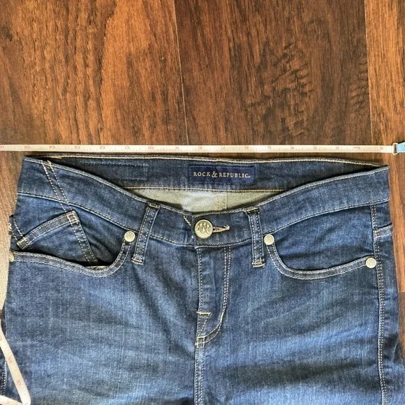 8 ROCK & REPUBLIC Berlin stretchy jeans. High rise dark wash tapered studded EUC - Picture 10 of 16